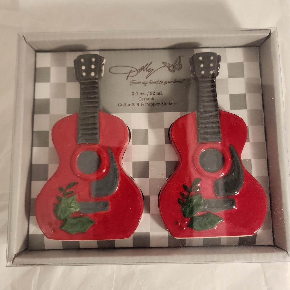 DOLLY PARTON CHRISTMAS RED GUITAR HOLLY SALT & PEPPER SHAKERS WINTER HOLIDAY NEW